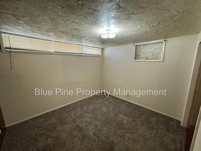 Building Photo - 225 E Fir St