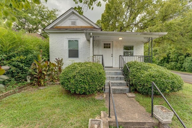 Primary Photo - Charming Craftsman Bungalow — 727?N?Holly?...
