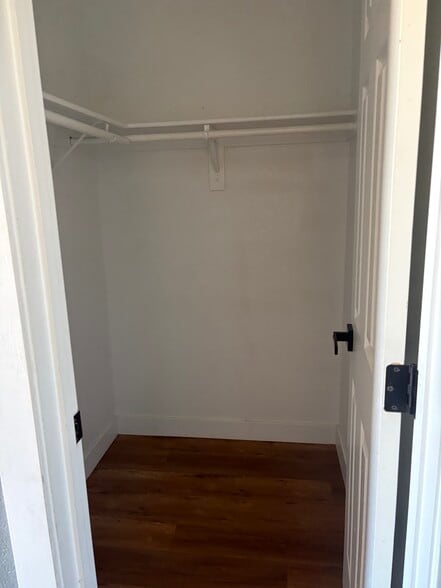 Building Photo - 4321 N Mobile Cir E