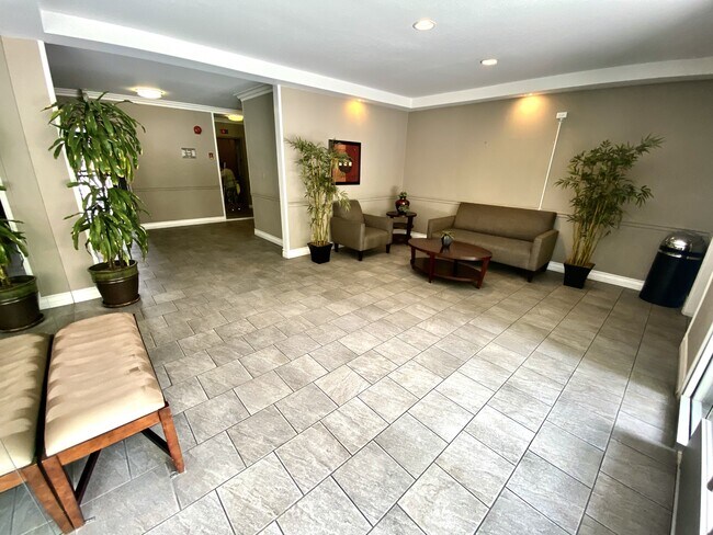 Building Photo - 1250 Kings Rd