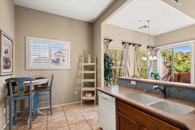 Building Photo - 3975 N Hualapai Way