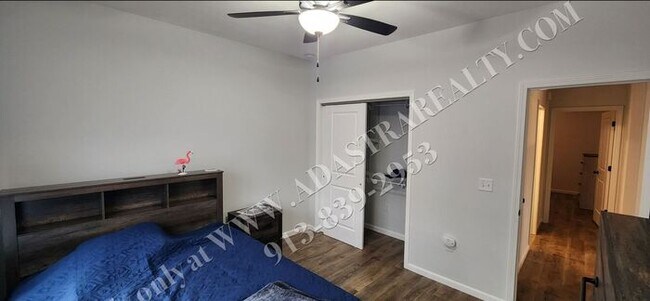Building Photo - Like New Furnished Home in Lawrence Short Term Lease-Available NOW!!