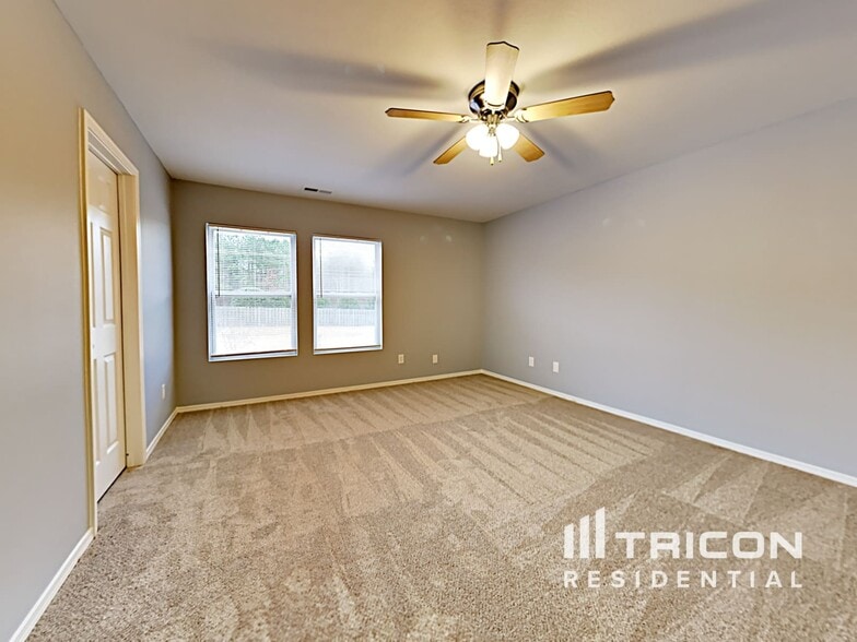 Building Photo - 964 Willow Creek Dr