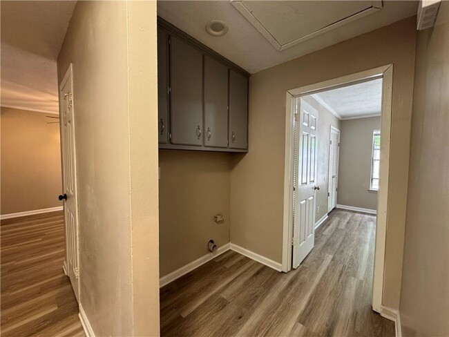 Building Photo - 1005 Navco Rd