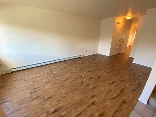 Building Photo - 2 Bed 1.5 Bath Condo! W/S/G/Lawn Care Included!