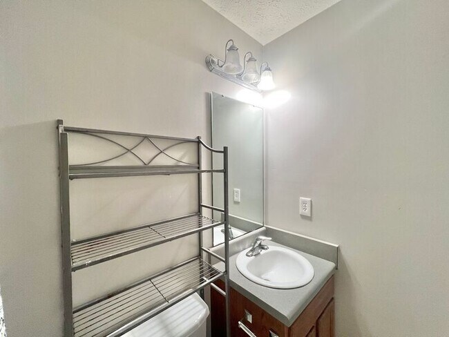 Building Photo - 2019 Spring Creek Dr