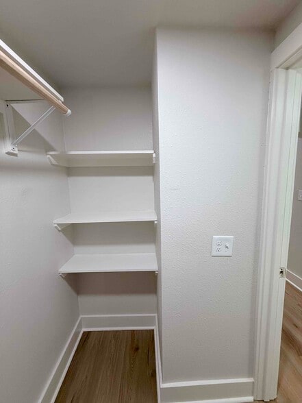 Building Photo - 414 12th St SE