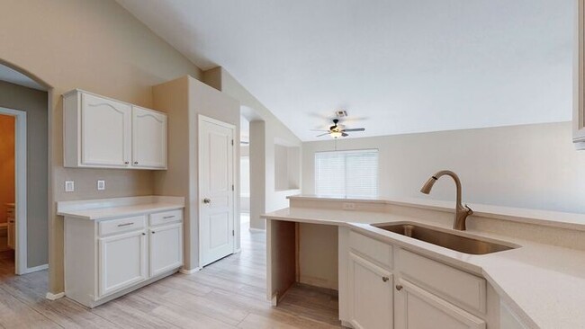 Building Photo - 3830 E Kroll Dr