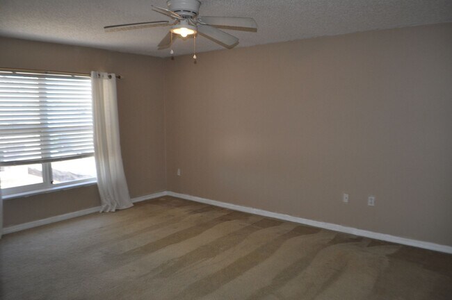 Building Photo - Nice 4 Bedroom 2.5 Bath 2 Car Garage Home ...