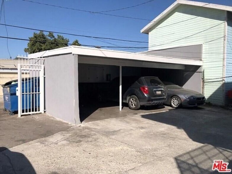 Building Photo - 709 S Flower St