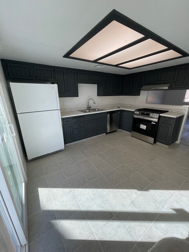 Building Photo - ERW1617