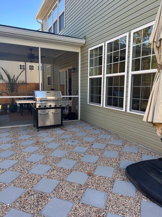 Building Photo - 1728 Refuge Dr