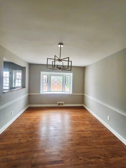 Building Photo - 1708 Hartsdale Rd