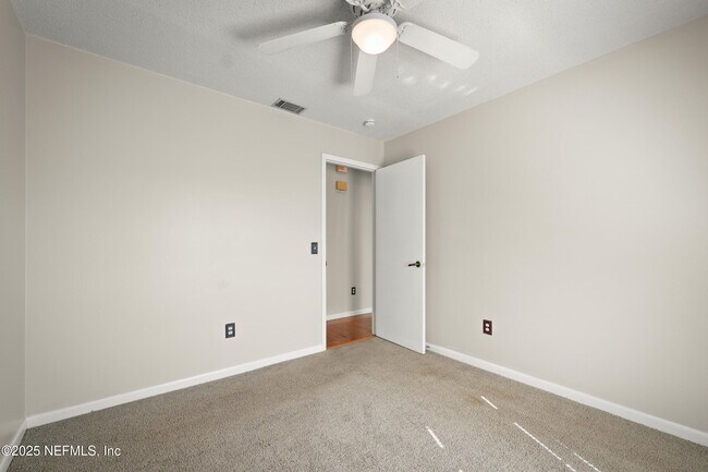 Building Photo - 2726 Winrock Dr W