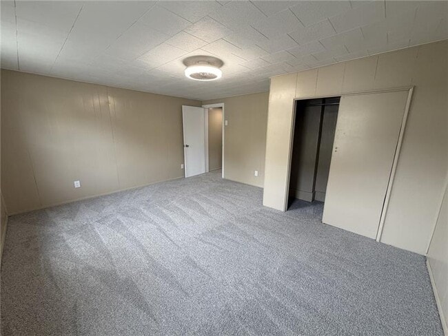 Building Photo - 1156 Eisenhower Dr