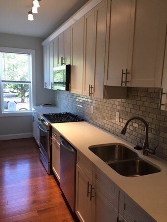 Primary Photo - 114 Orleans St