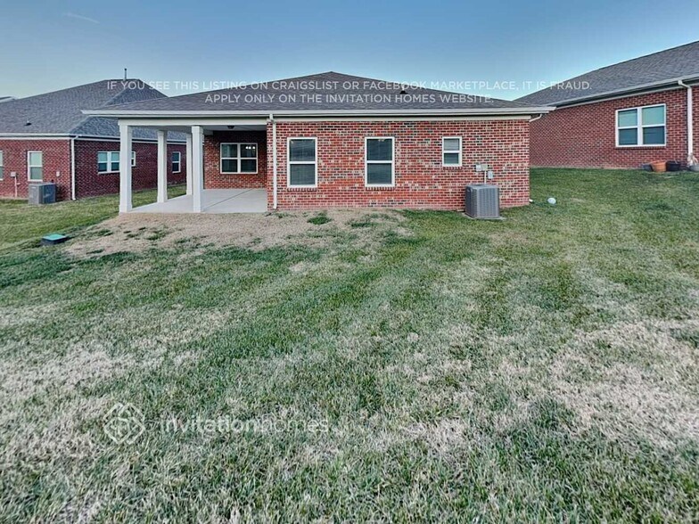 Building Photo - 2813 Santiago Circle