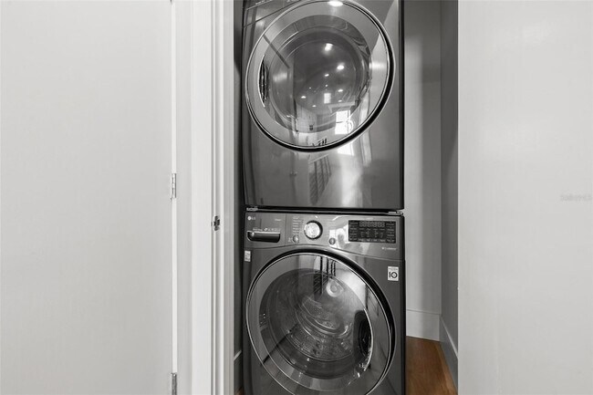 Building Photo - 1208 E Kennedy Blvd