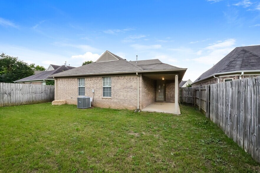 Building Photo - 7086 Crape Myrtle Dr