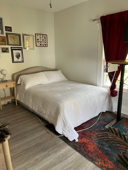 Building Photo - 402 E North St