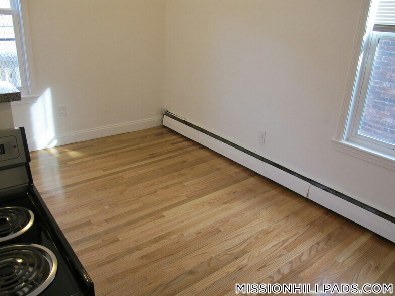 Building Photo - 28 S Huntington Ave