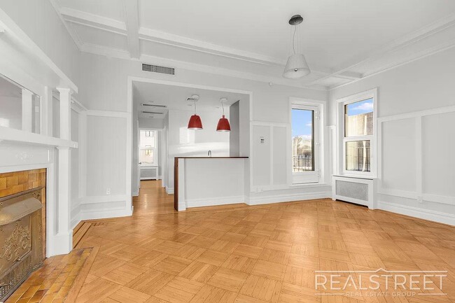 Building Photo - Stunning 1 bed in Crown Heights Brownstone...