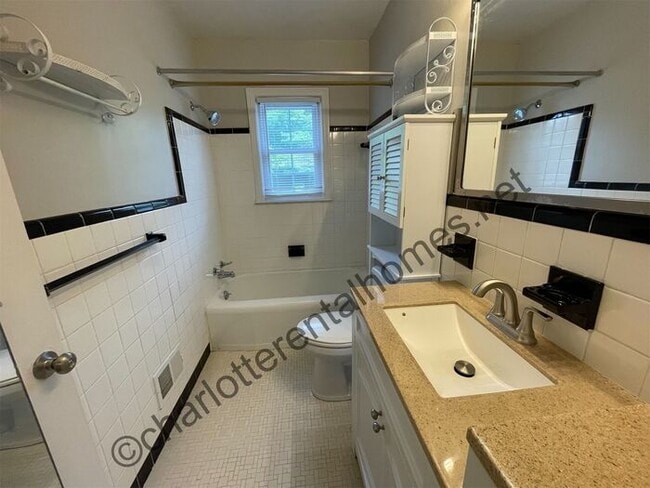 Building Photo - Brick ranch in desirable neighborhood
