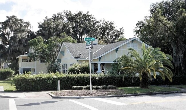 Building Photo - 324 N Joanna Ave