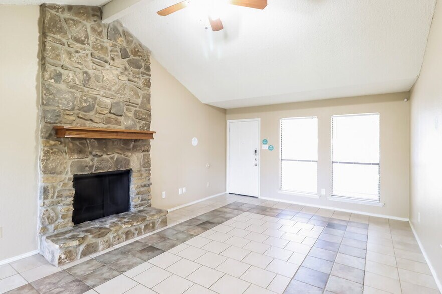 Building Photo - 2421 Homewood Trail