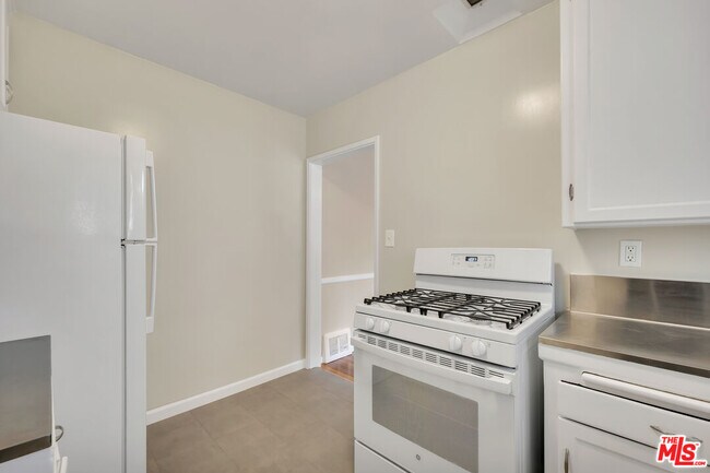 Building Photo - 4086 Abourne Rd