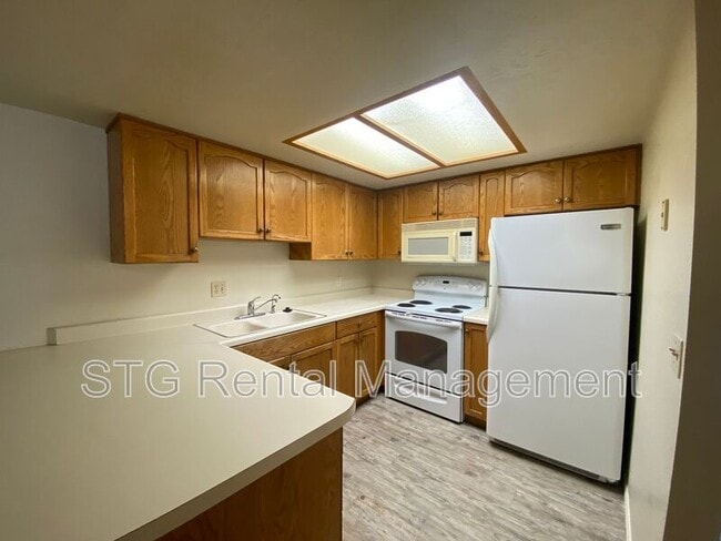 Building Photo - 777 S 400 E