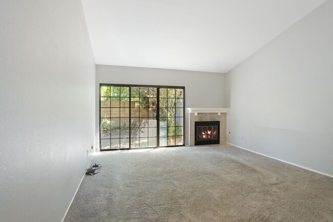 Building Photo - 562 La Corso Dr