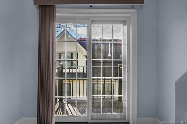 Building Photo - 109 Forest St