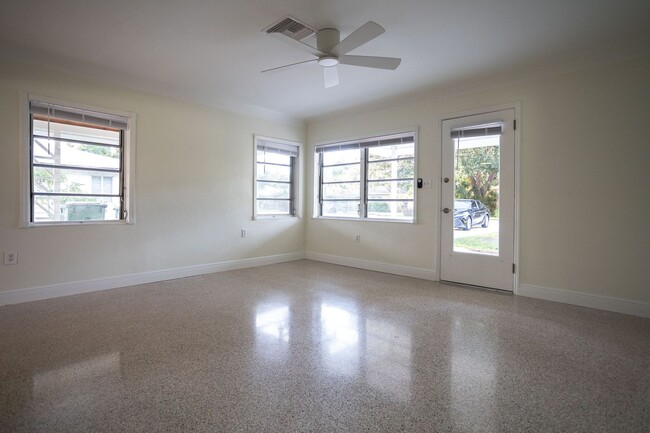 Building Photo - Annual  2 bed/1 bath house available $2,40...