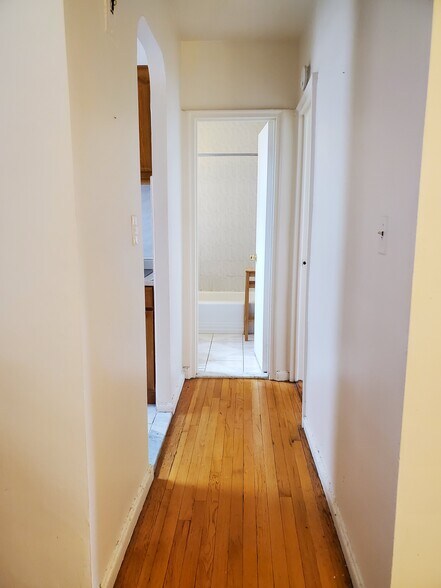 Passage - 66-20 Wetherole St