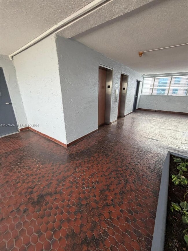 Building Photo - 750 NW 43rd Ave