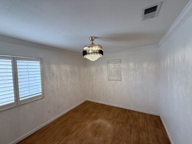 Building Photo - Gorgeous 5 Bedroom, 3 Bathroom Home With a Pool in perfect Tracy Location