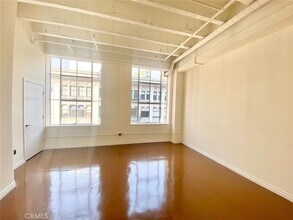 Building Photo - 312 W 5th St