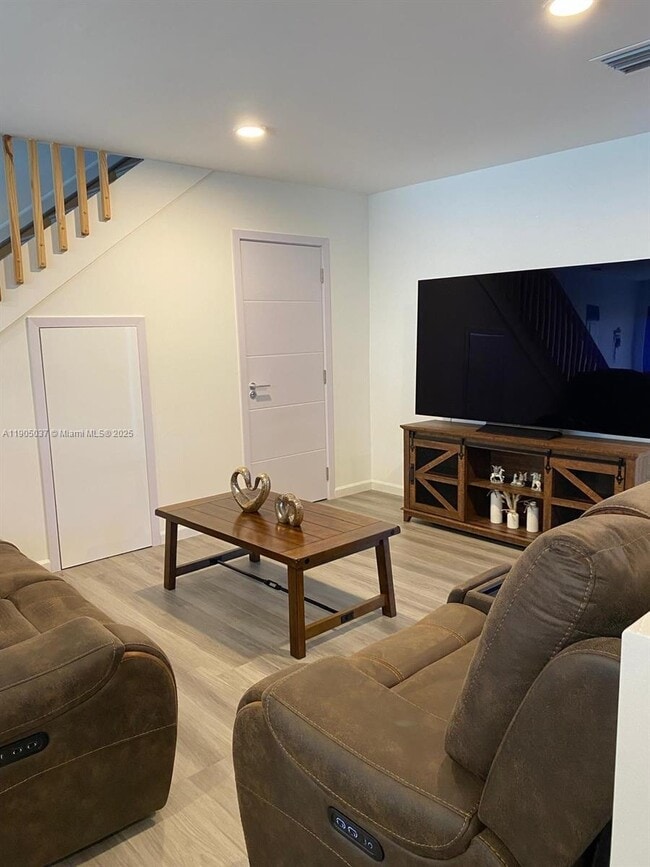 Building Photo - 916 NW 8th St