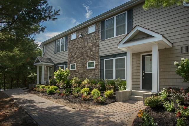 Building Photo - 908 Vista View Dr