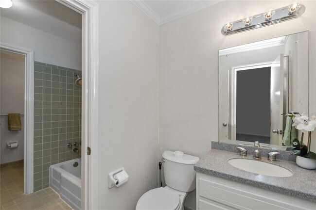 Building Photo - 2417 Jamestown Mal