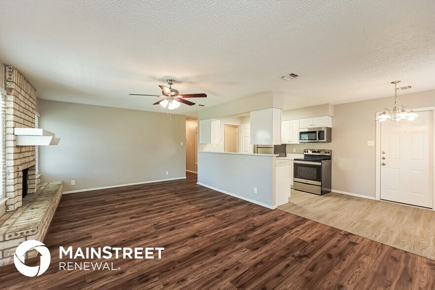 Building Photo - 9387 Valley Bend