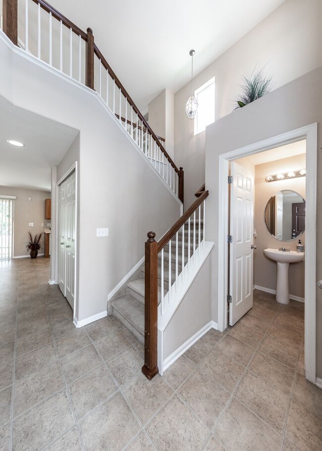 Building Photo - Charming 3 Bed, 2.5 bath in Northgate in D20