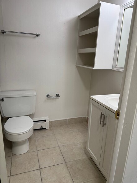 Building Photo - 2260 N Summit Ave