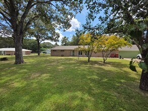 Building Photo - 318 Powell Dr