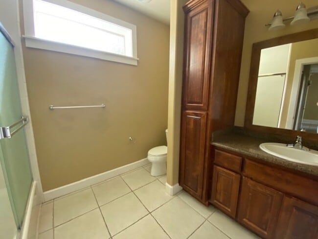 Building Photo - 528 W Nevada St