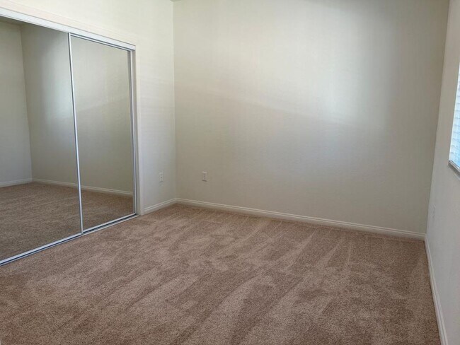Building Photo - Gault For Rent