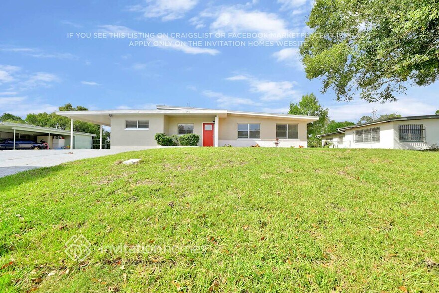 Building Photo - 2412 Martinwood Dr