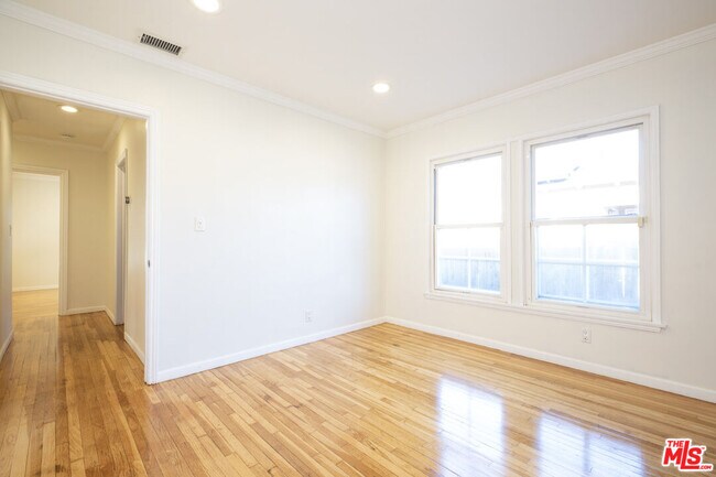 Building Photo - 4216 W Victory Blvd