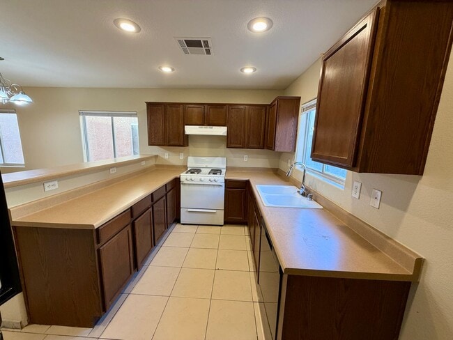 Building Photo - 4 bedroom near Nellis AFB